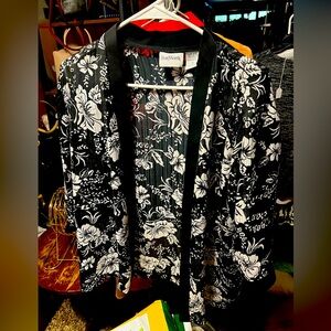 Boohoo Monochrome Floral Kimono